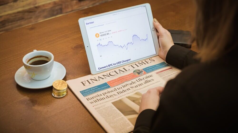 防衛資金の確保と投資、どう同時進行させる？