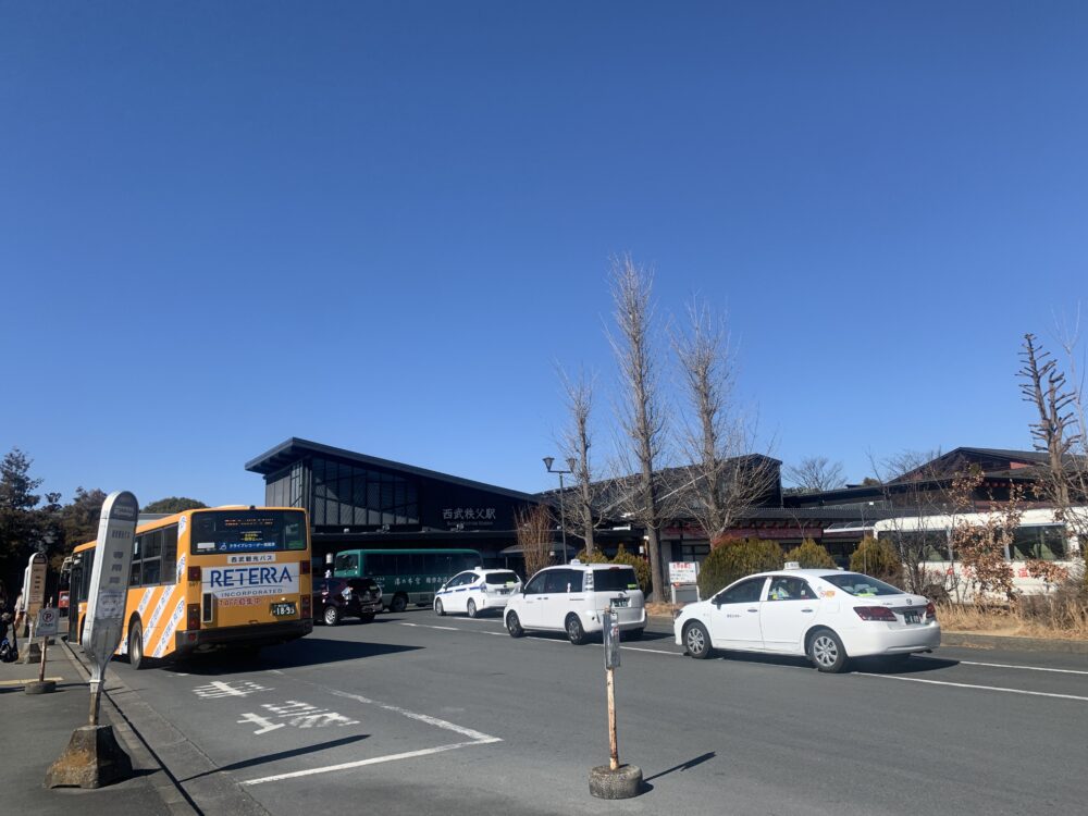 西武秩父駅 外観 冬 快晴 一人旅