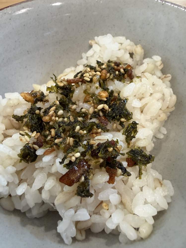 松川浦 胡麻油 かけるあおさをごはんにかけたところ